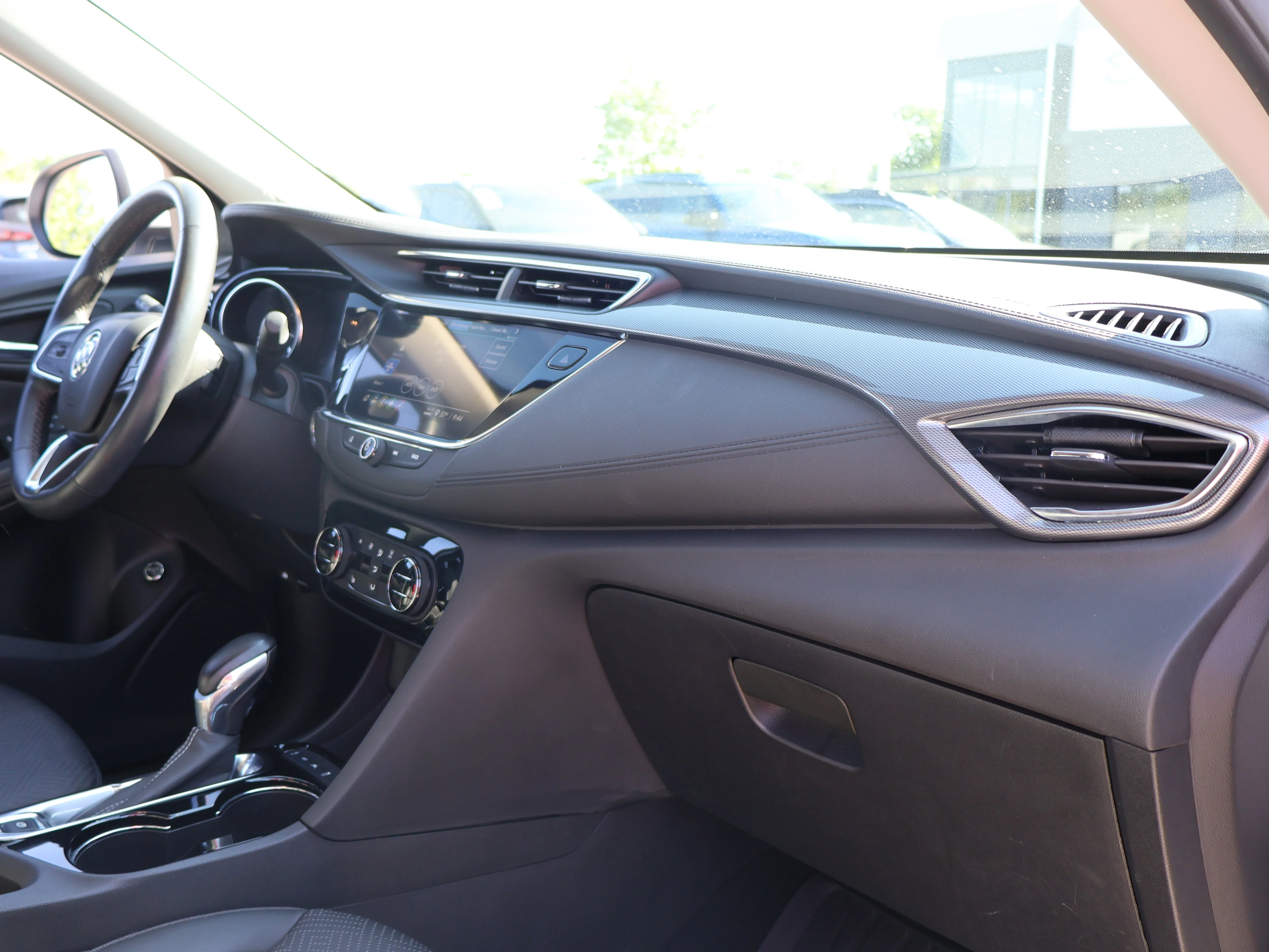 Used 2023 White Frost Tricoat Buick Essence image 9