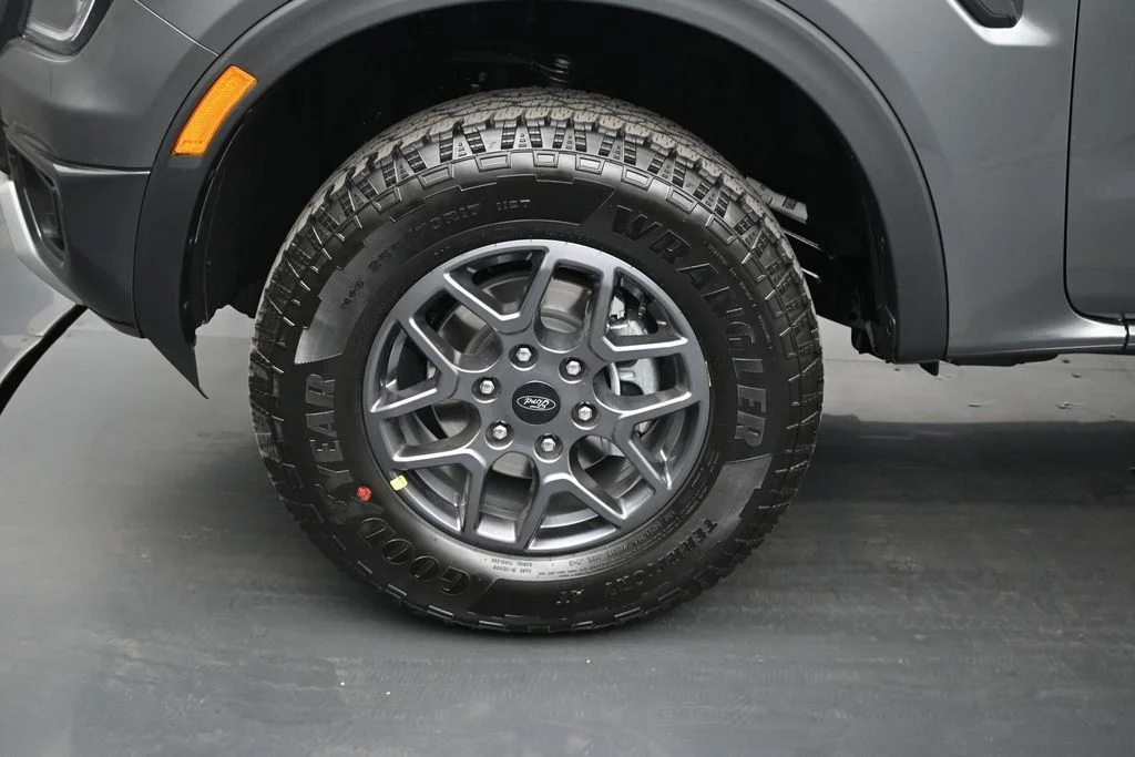New 2026 Carbonized Gray Metallic Ford XLT image 20