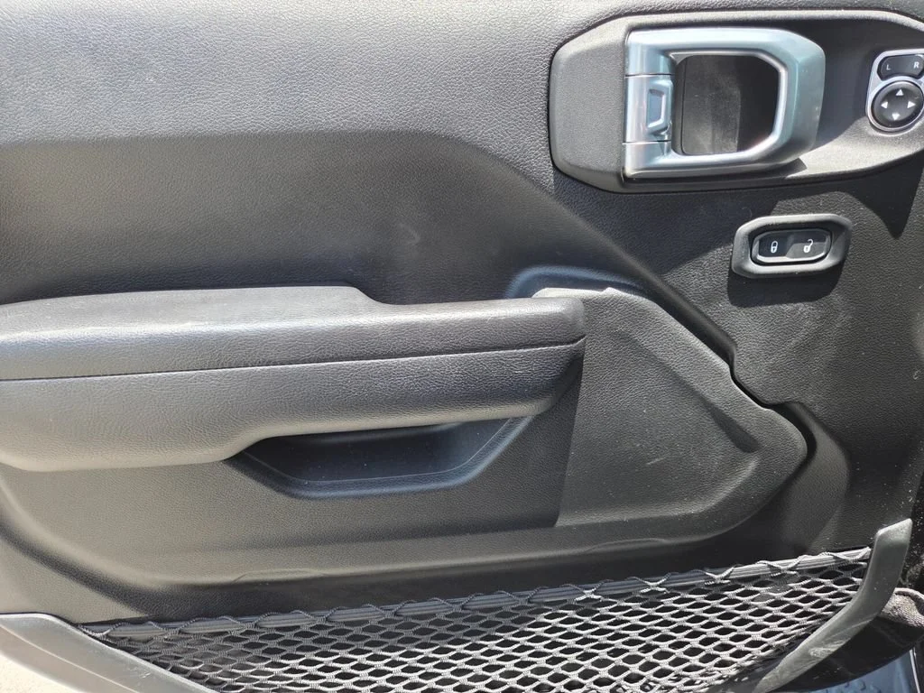 Used 2021 Black Clearcoat Jeep Sport S image 27