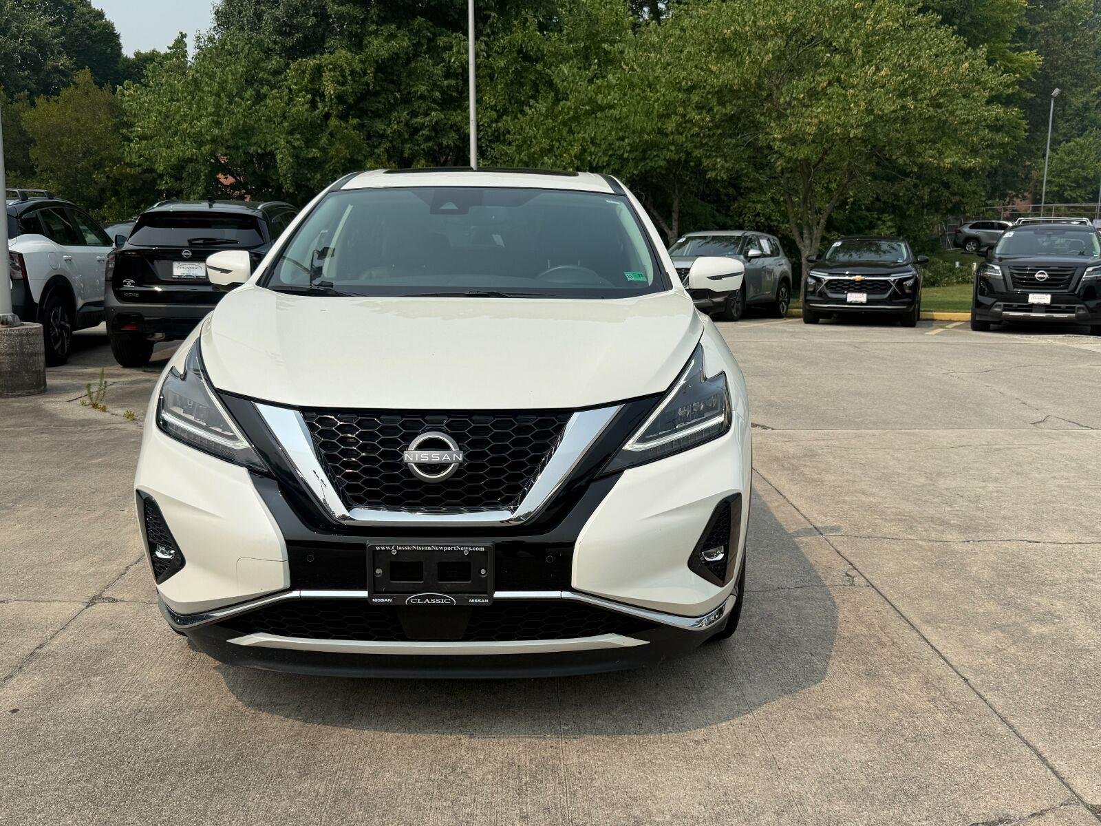 Used 2023 Pearl White Tricoat Nissan SL image 8