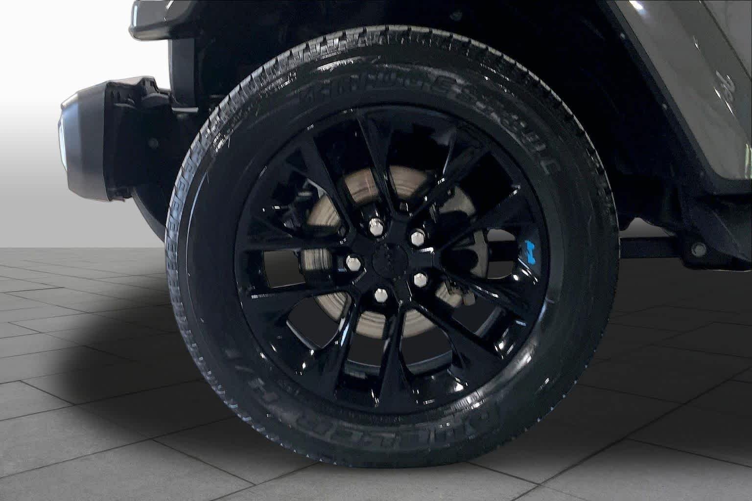 Used 2022 Sting-Gray Clearcoat Jeep Unlimited Sahara image 11