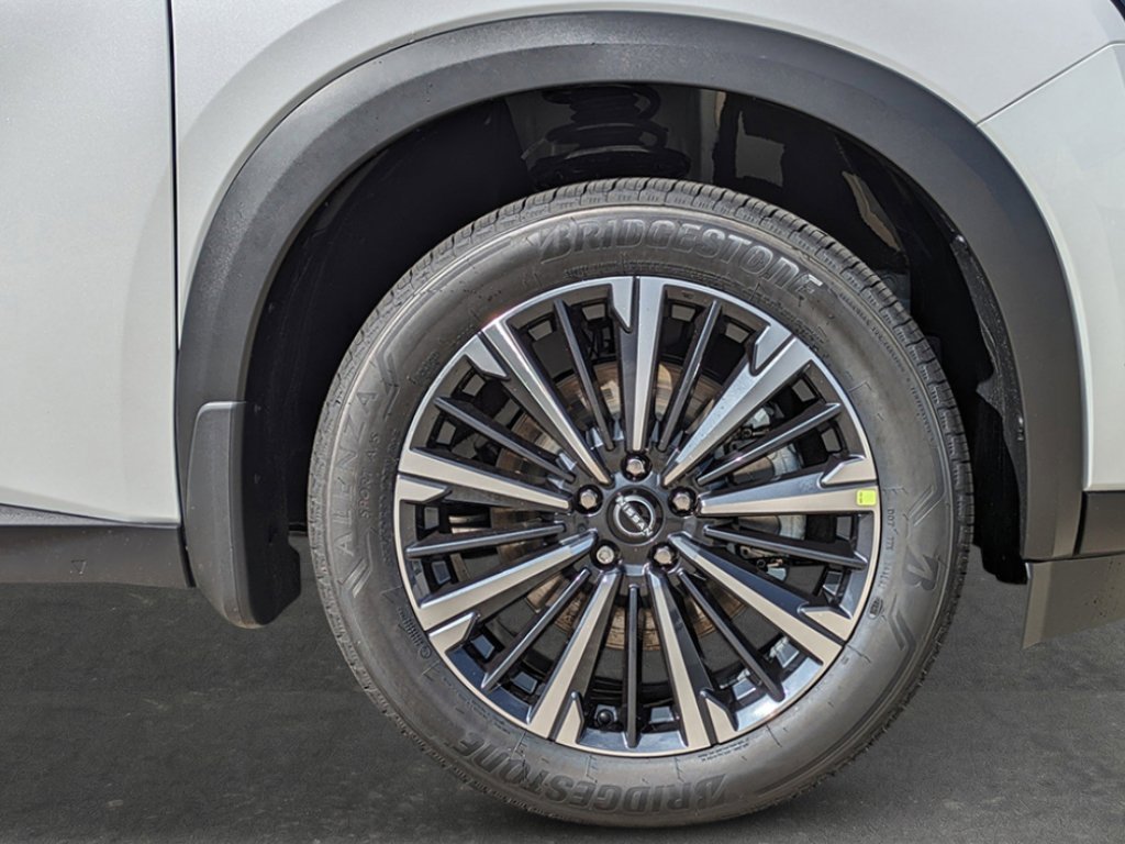 New 2026 Everest White Pearl TriCoat Nissan Platinum image 9