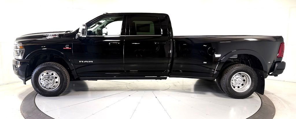 New 2026 Diamond Black Crystal Pearl-Coat Exterior Paint RAM Limited image 7