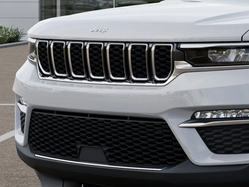 New 2025 Bright White Clear-Coat Exterior Paint Jeep Limited image 12