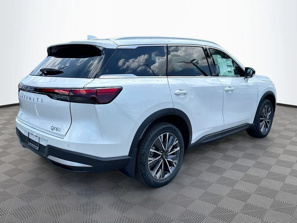 New 2027 RADIANT WHITE INFINITI Luxe FWD image 5