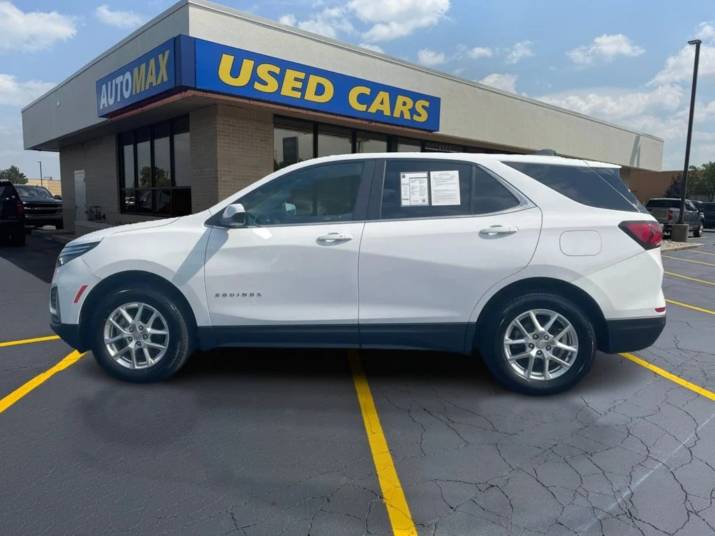 Used 2024 Summit White Chevrolet LT image 8