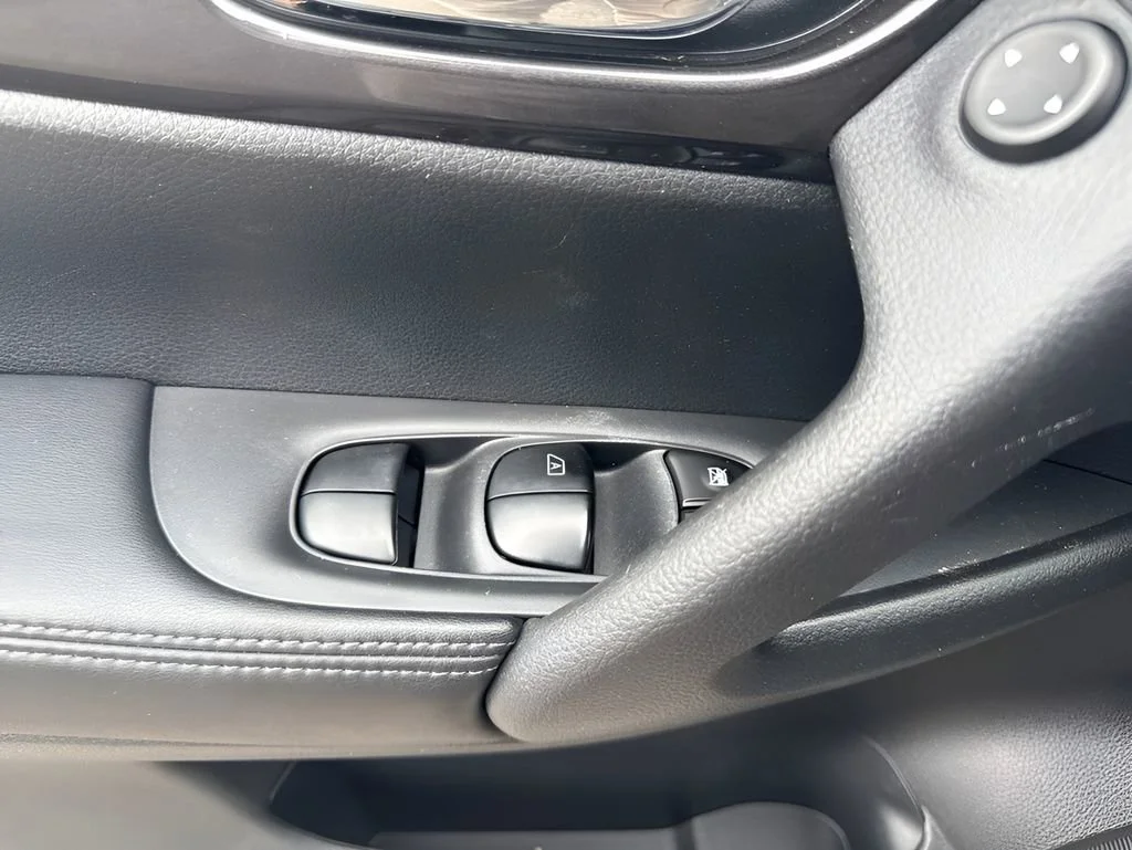 Used 2018  Nissan SV image 26