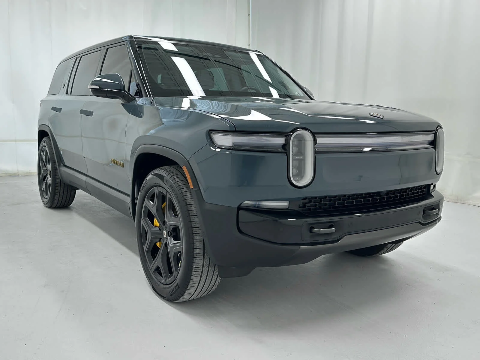 2025 Rivian R1S