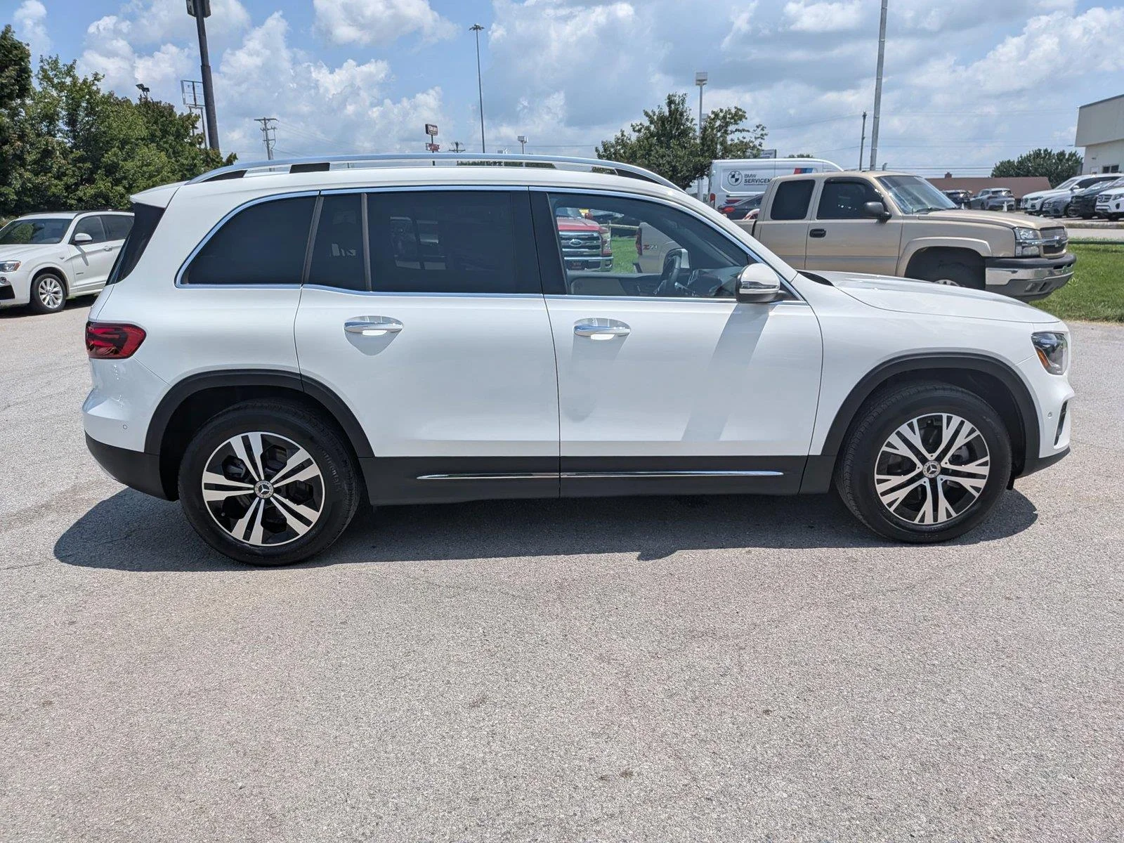 Used 2025  Mercedes-Benz GLB 250 image 6