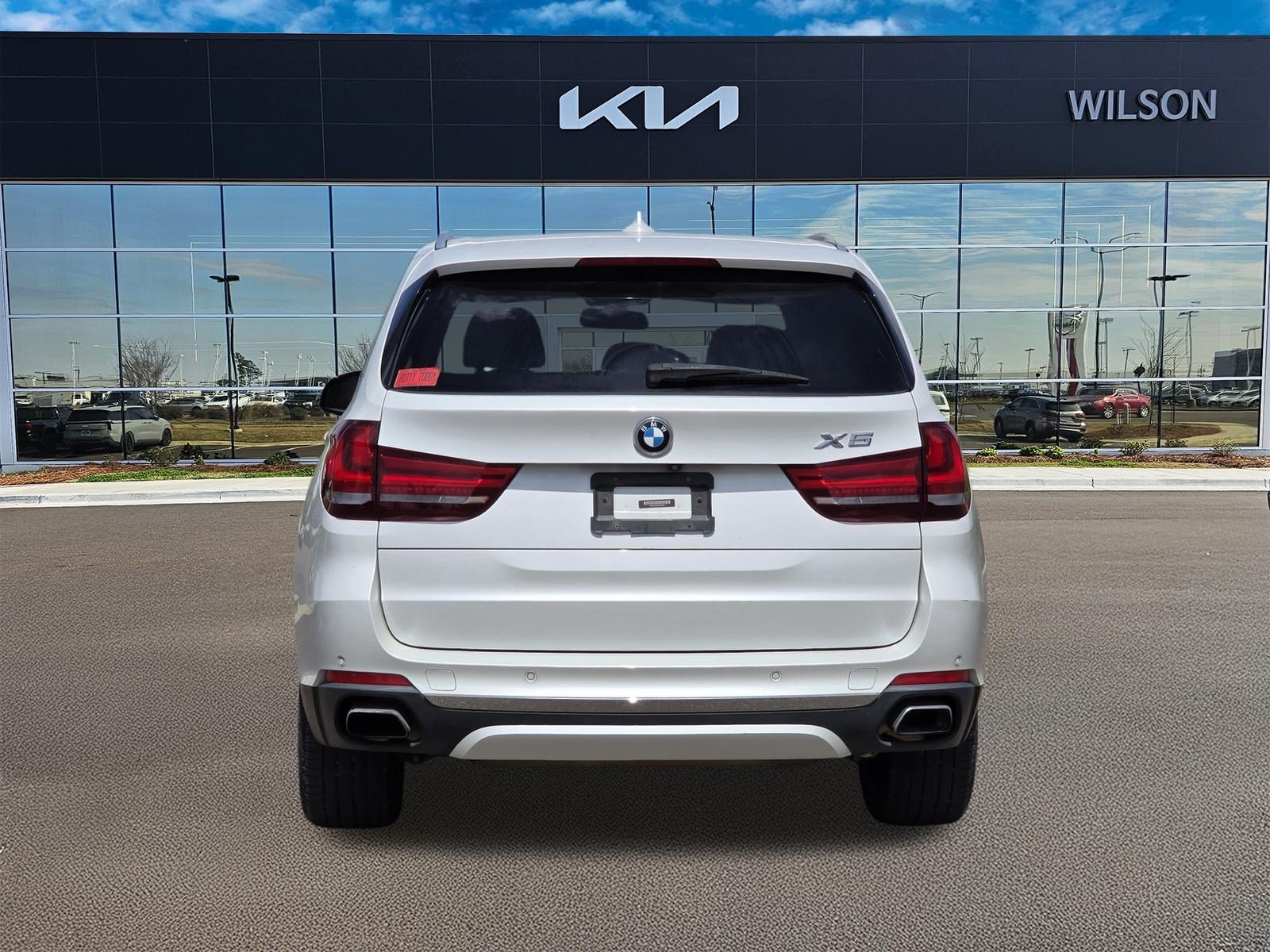 Used 2017 White Metallic BMW xDrive40e iPerformance image 3
