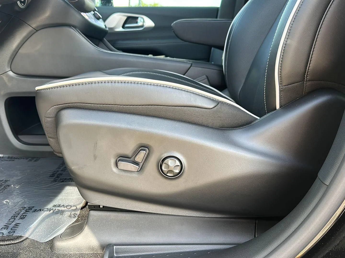 2026 Chrysler Pacifica Limited - Photo 12