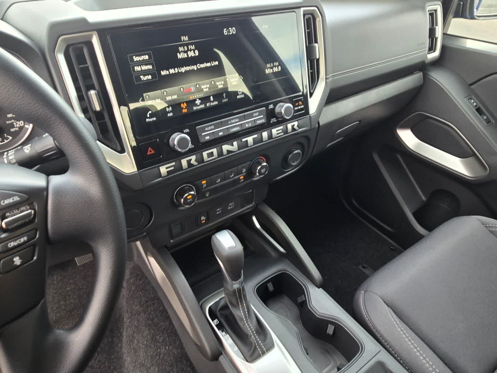 Nuevo 2026 Bluestone Pearl Nissan Crew Cab SV imagen 21