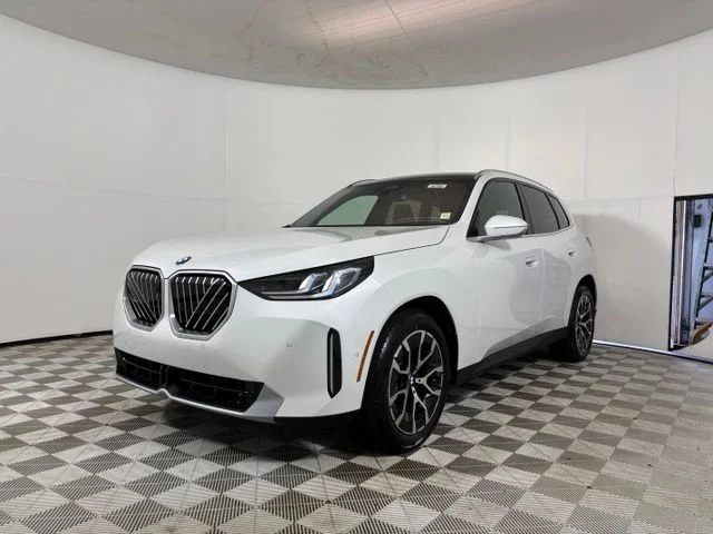 New 2026 Mineral White Metallic BMW 30 xDrive image 3