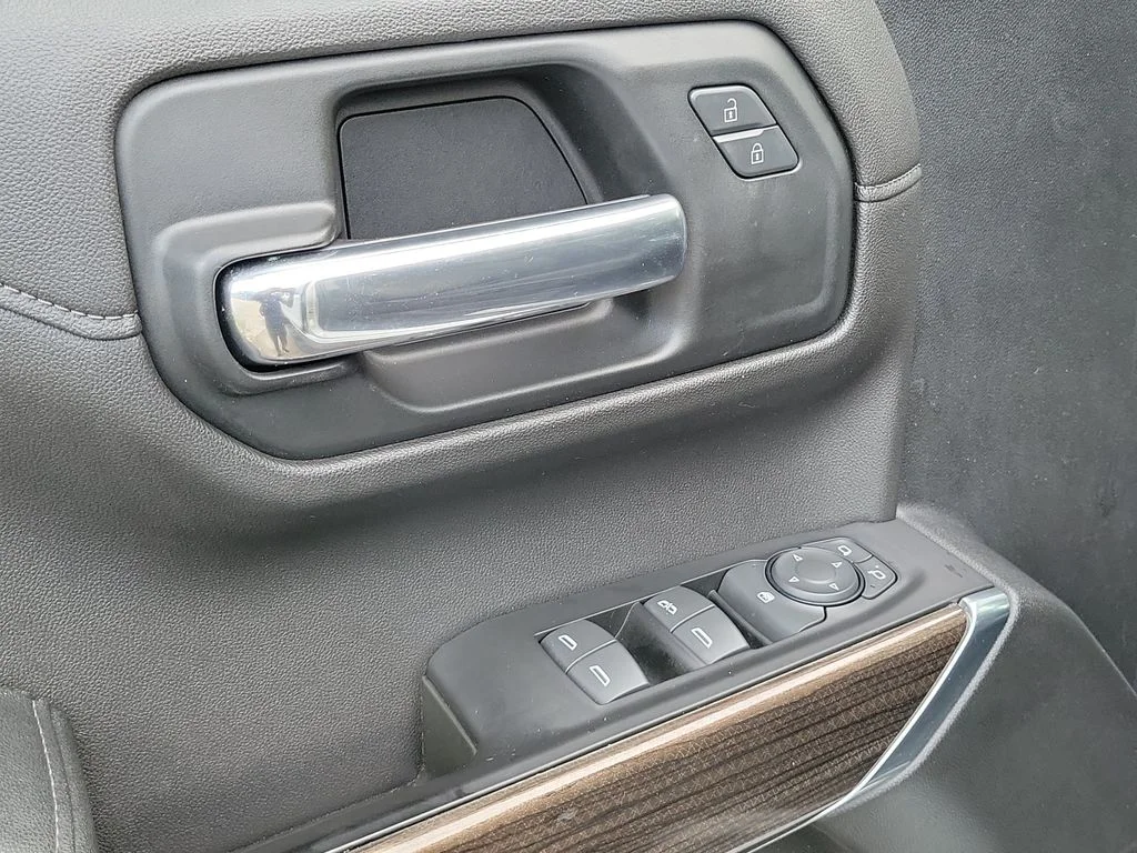Used 2019 Silver Chevrolet RST image 20