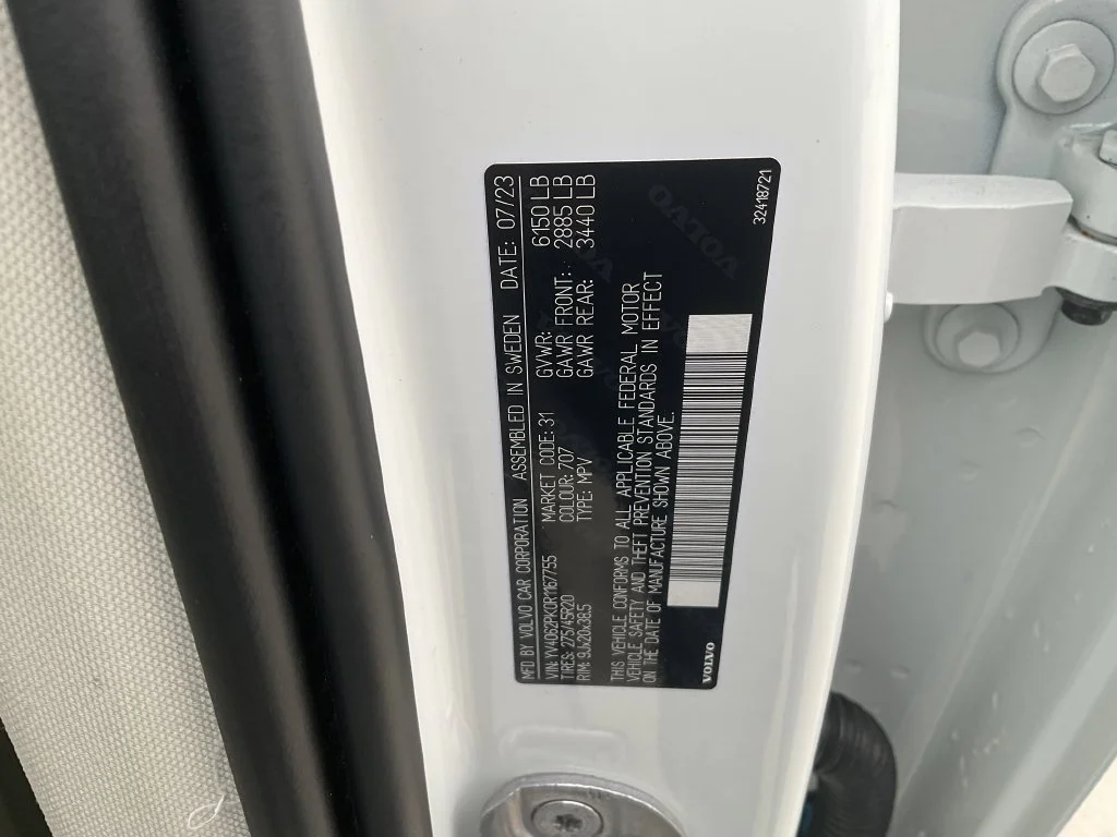Used 2024 White Volvo B6 Core image 38
