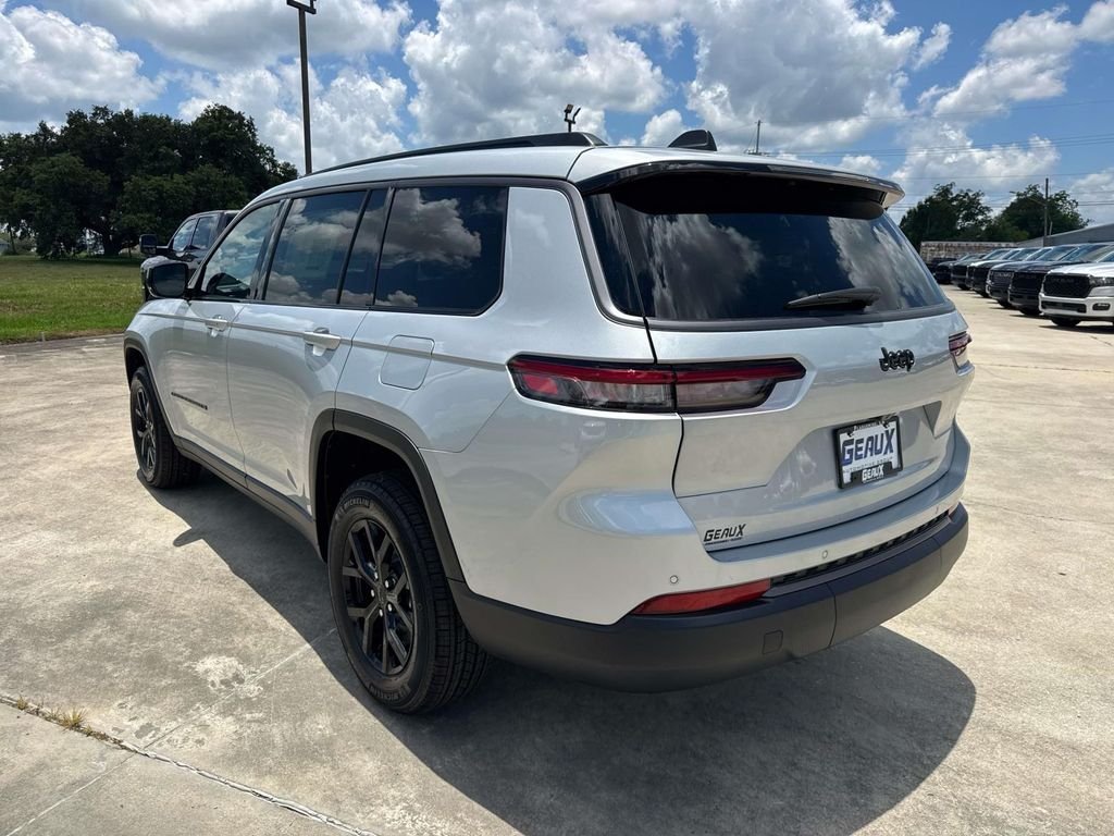 New 2026 Silver Zynith Exterior Paint Jeep Altitude image 11