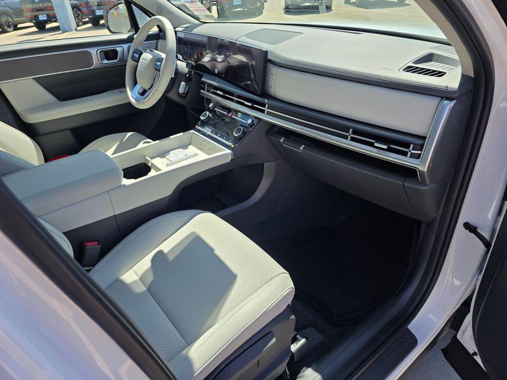 New 2026 White Hyundai SEL FWD image 9