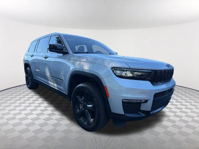 Used 2025 Silver Jeep Limited 4x2 image 3