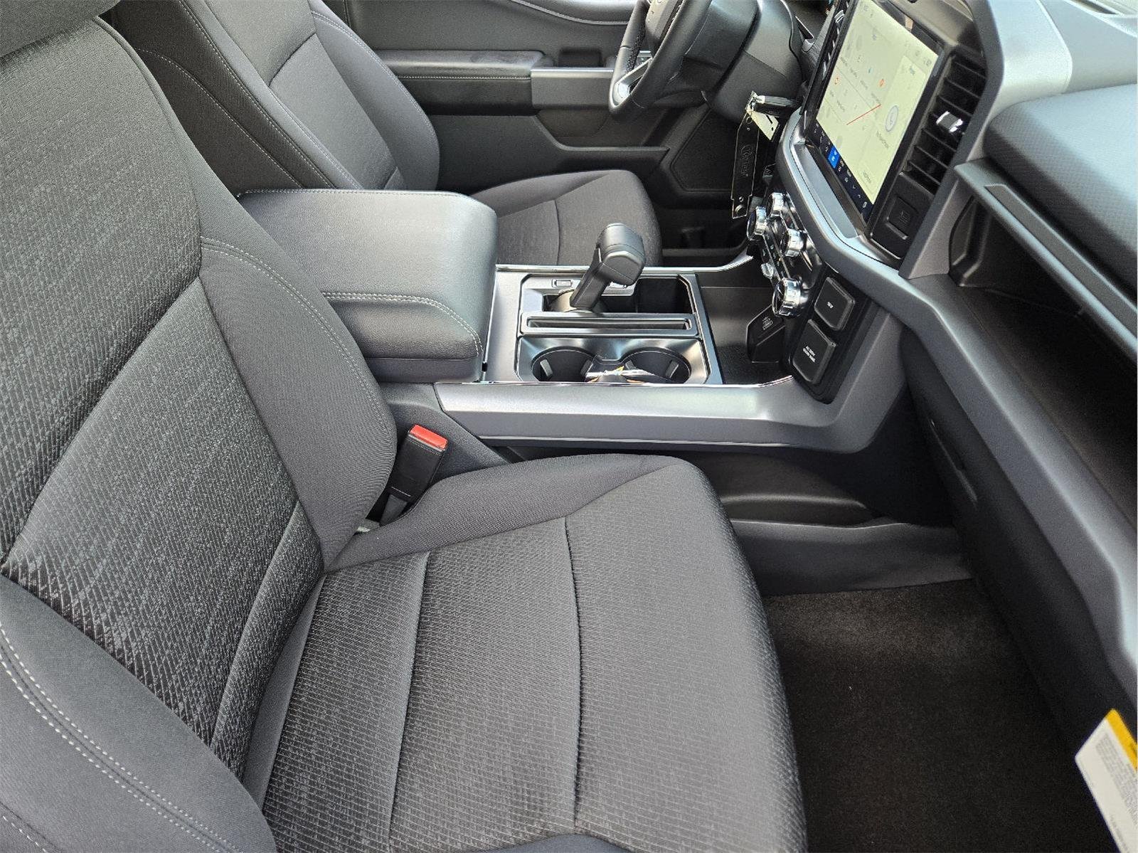 New 2026 Oxford White Ford XLT image 9