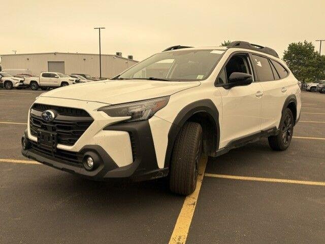 Used 2025 Crystal White Pearl Subaru Onyx Edition image 5