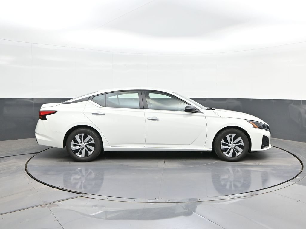 Used 2024 White Nissan 2.5 S image 23