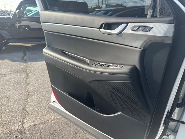 Certified Used 2025 White Hyundai SEL Premium image 12