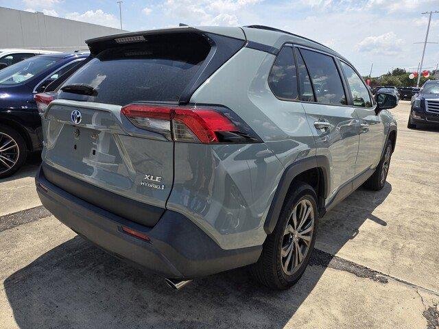 Used 2022 Lunar Rock Toyota XLE Premium image 4