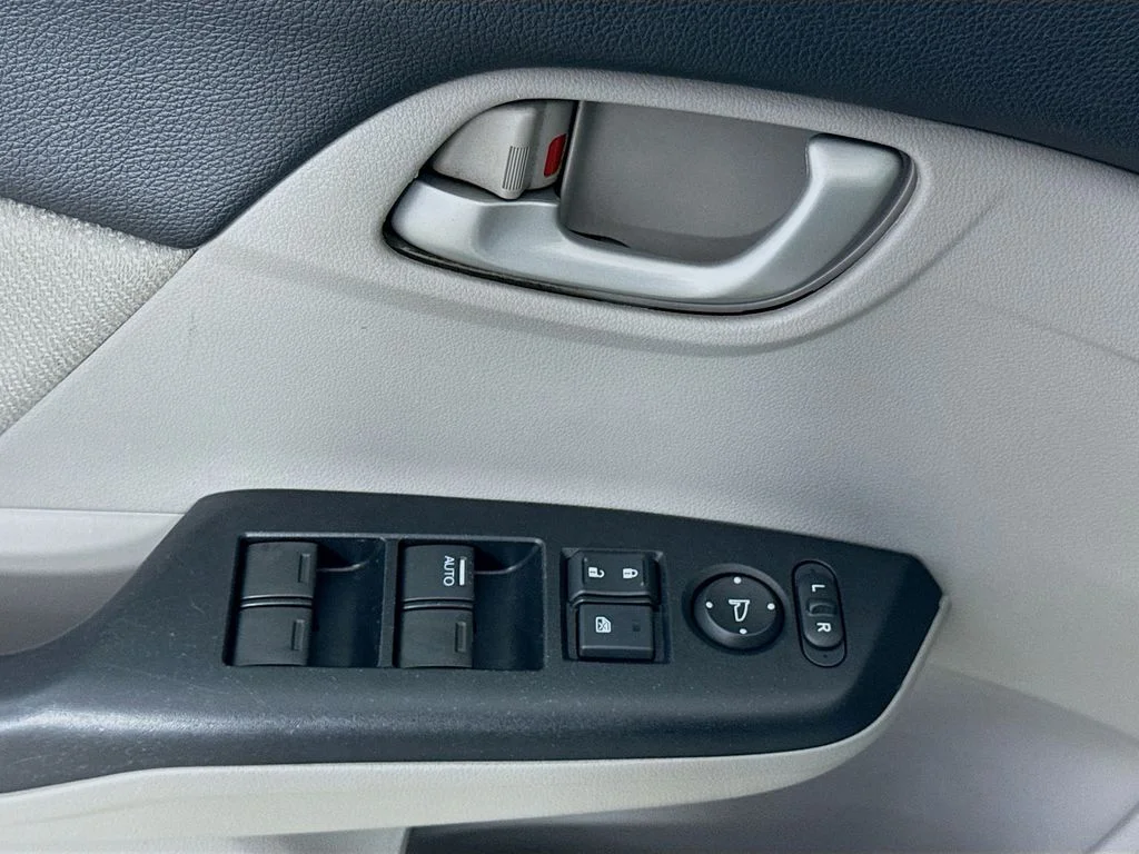 Used 2013 Silver Honda LX image 21