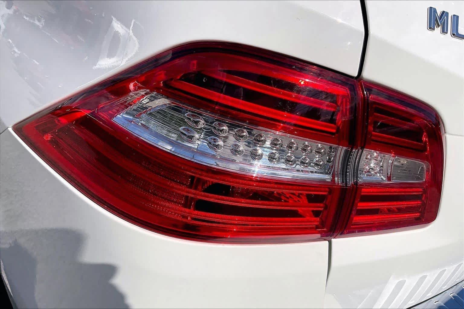 Used 2014 Polar White Mercedes-Benz ML 350 image 28