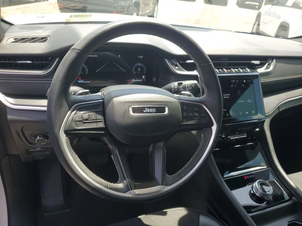 Used 2024 White Jeep Altitude image 15