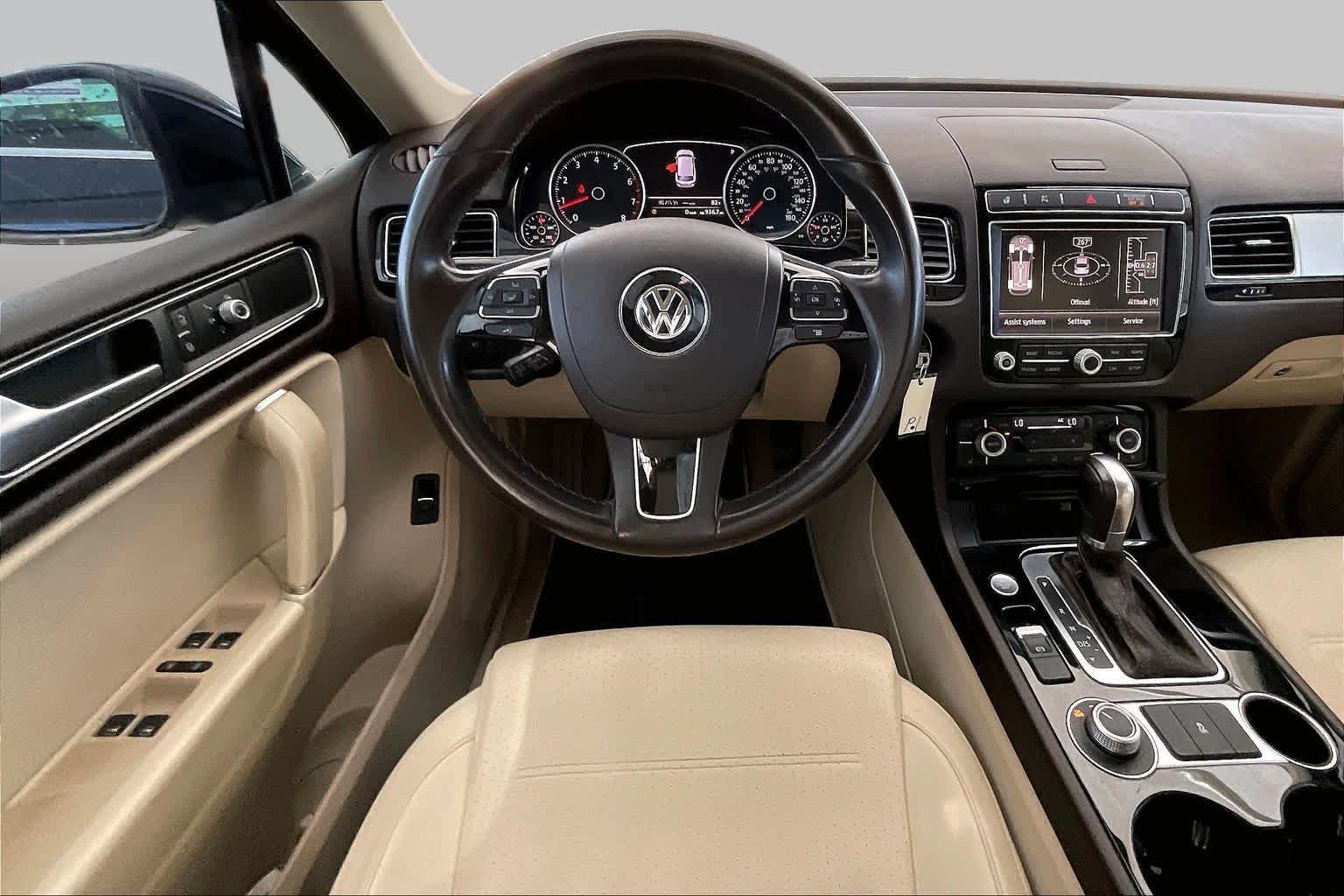 Pre-Owned 2016 Volkswagen Touareg Sport W/Technology