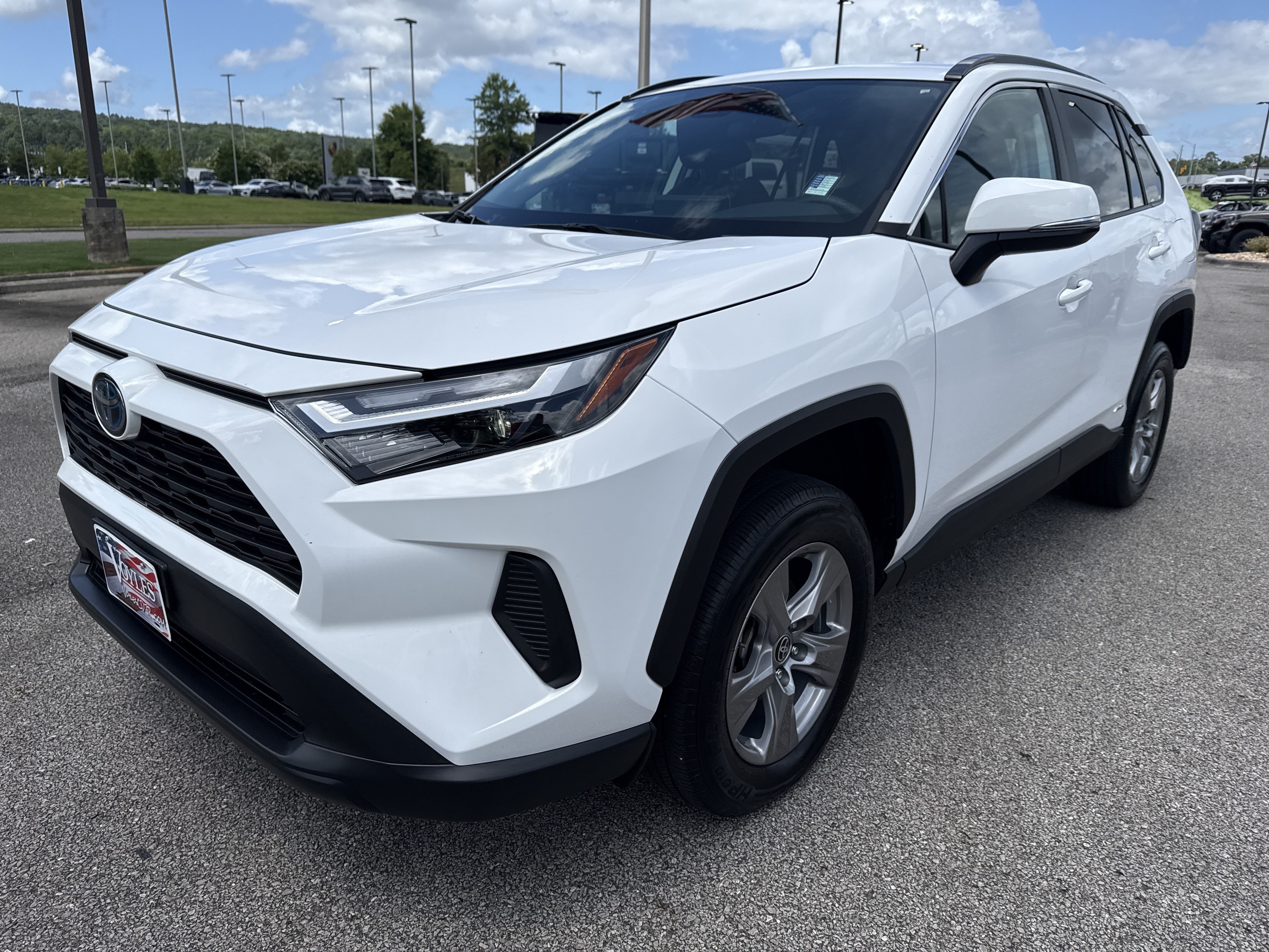 Used 2024 White Toyota Hybrid XLE image 3