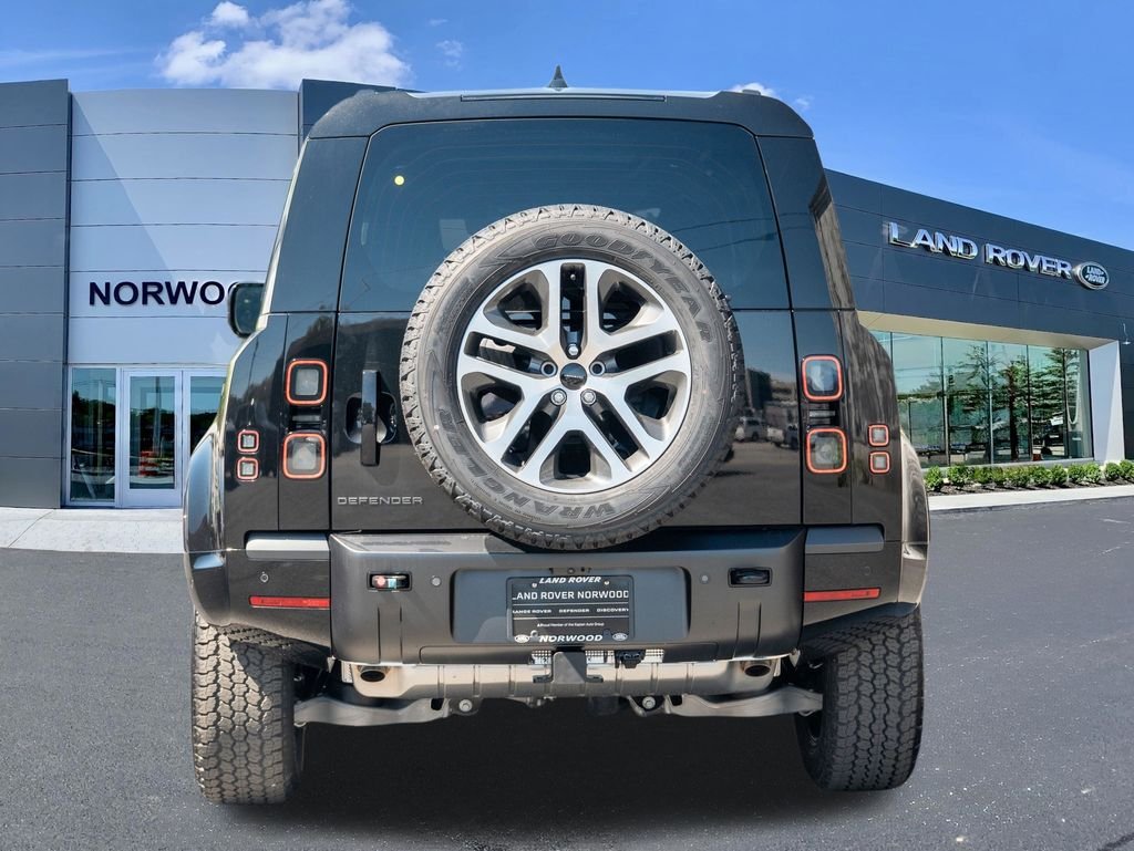 New 2026 Black Land Rover X-Dynamic SE image 5