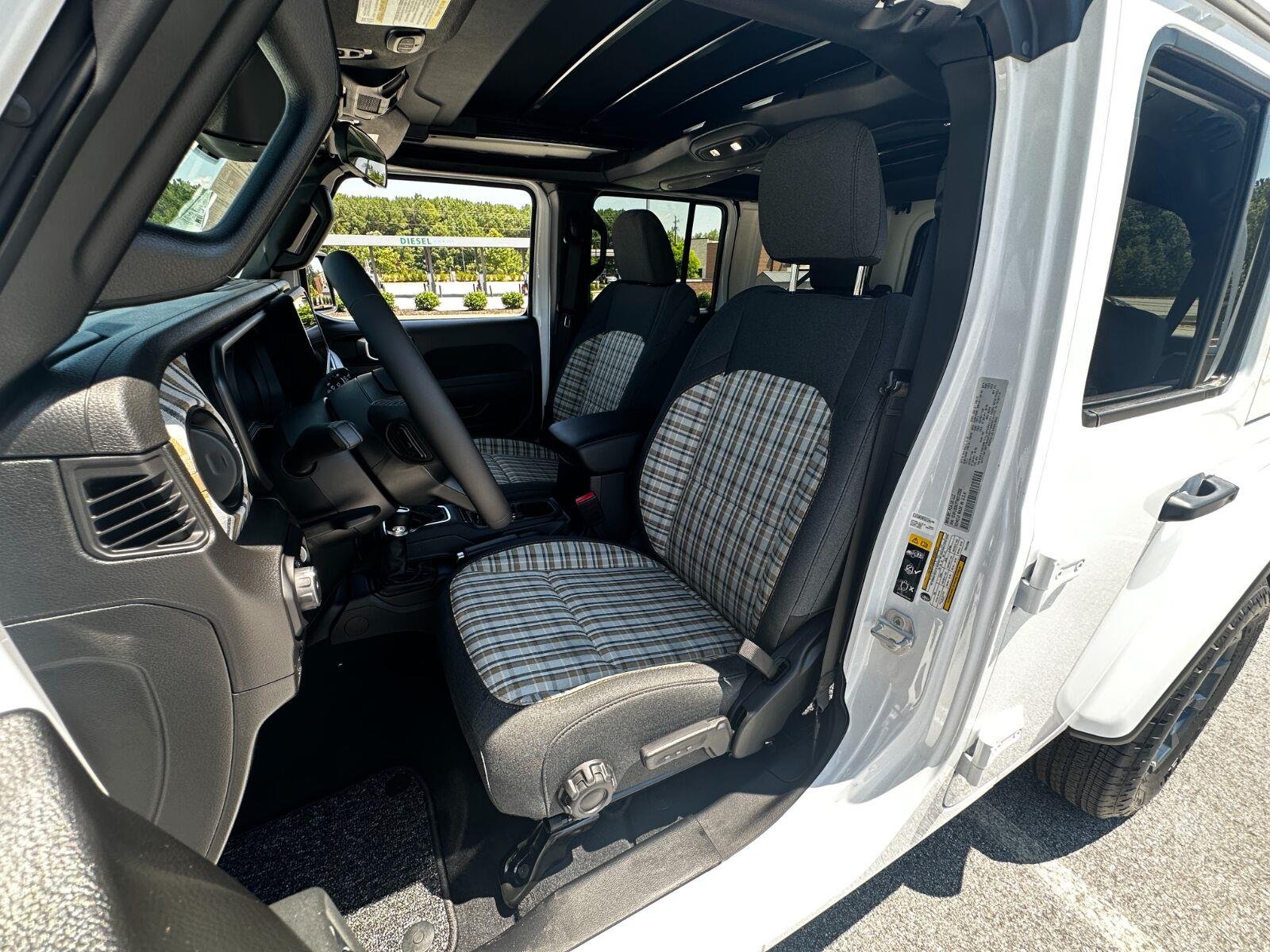 New 2026 Bright White Clear-Coat Exterior Paint Jeep 85th Anniversary image 7