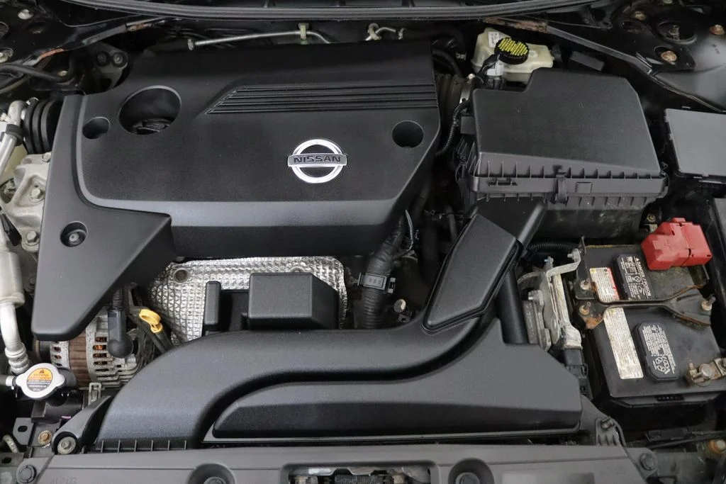 Used 2015 Black Nissan 2.5 S image 29