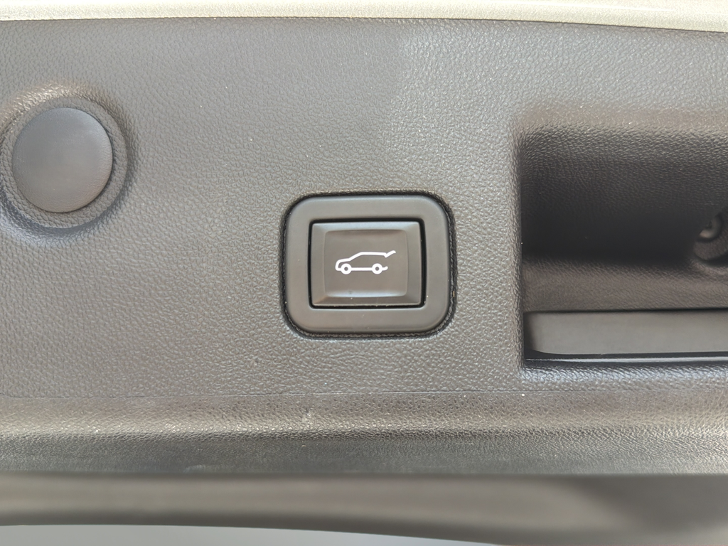 Used 2022 Silver Chevrolet RS image 17