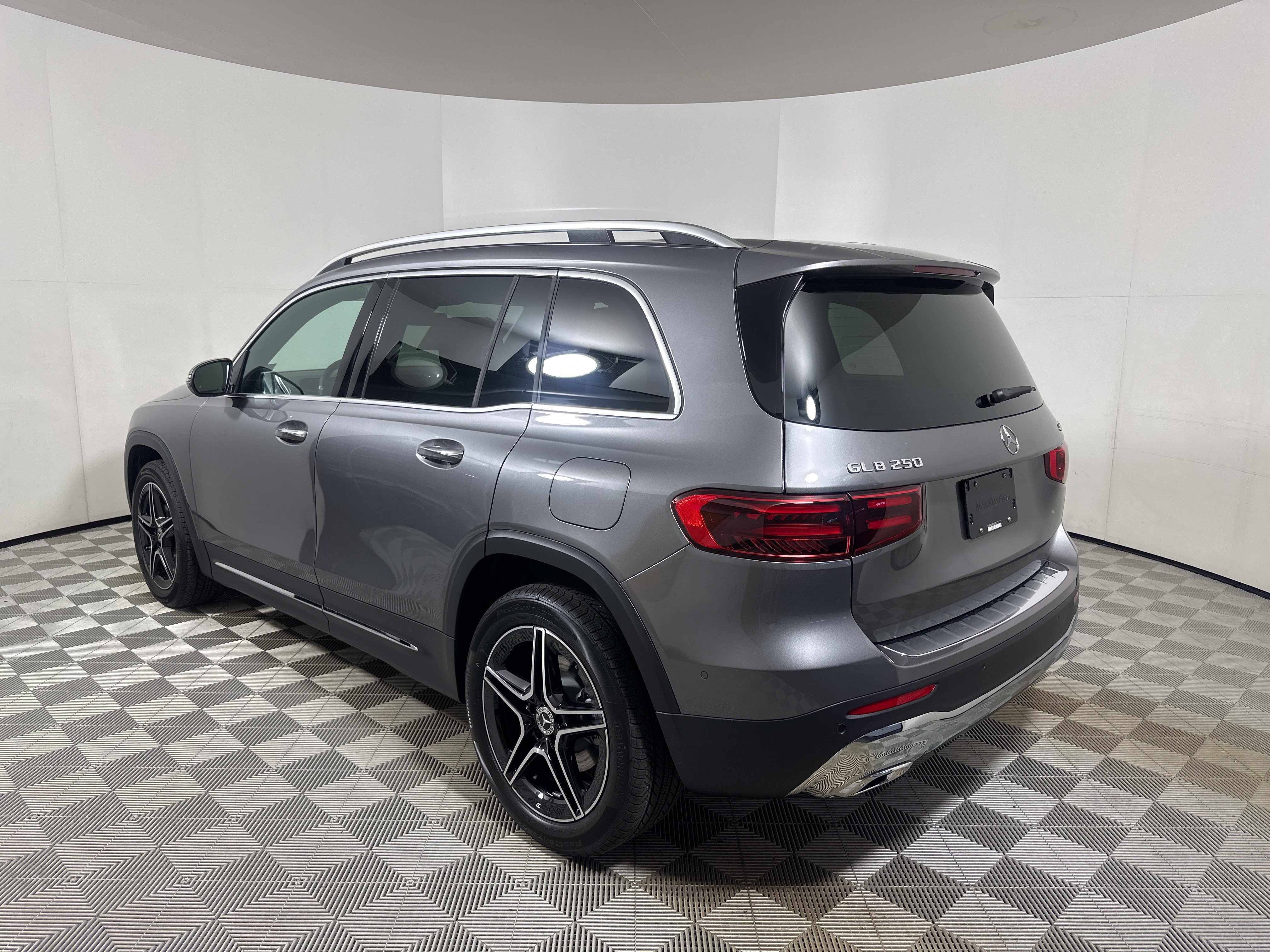 New 2026 Mountain Grey Metallic Mercedes-Benz GLB 250 image 5