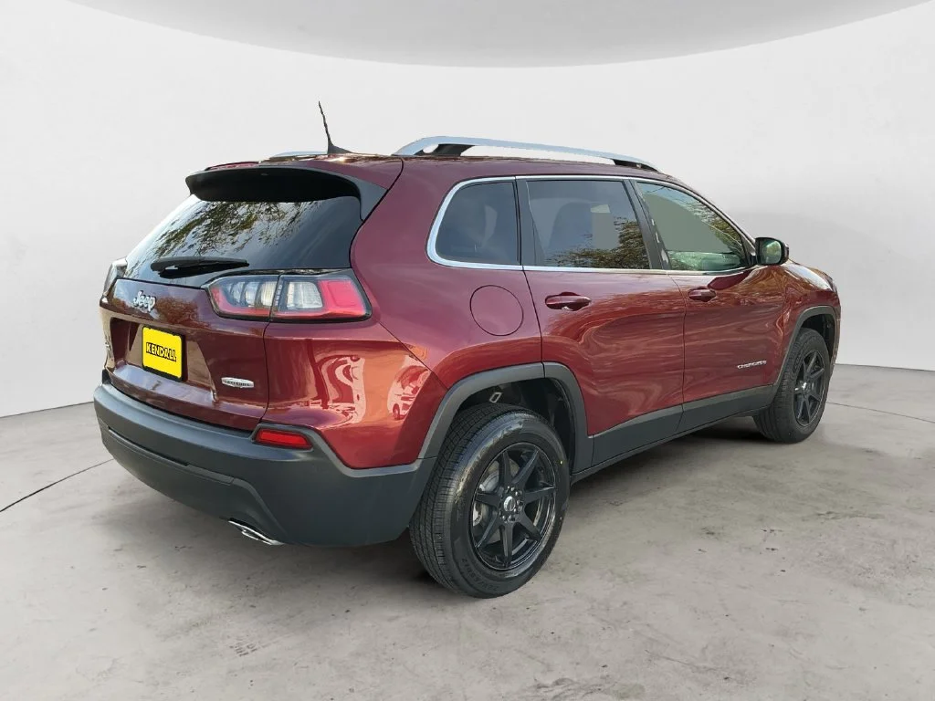 Used 2019 Red Jeep Latitude Plus image 8