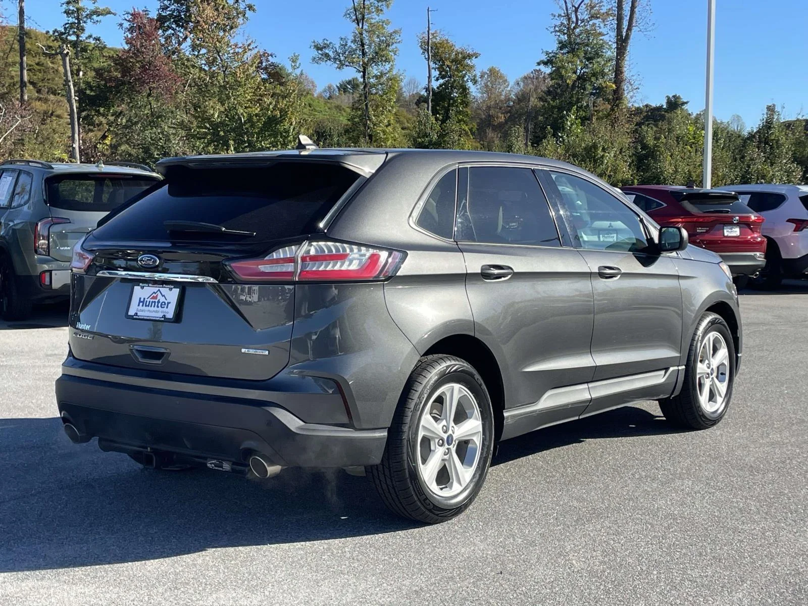 Used 2020 Magnetic Metallic Ford SE image 28