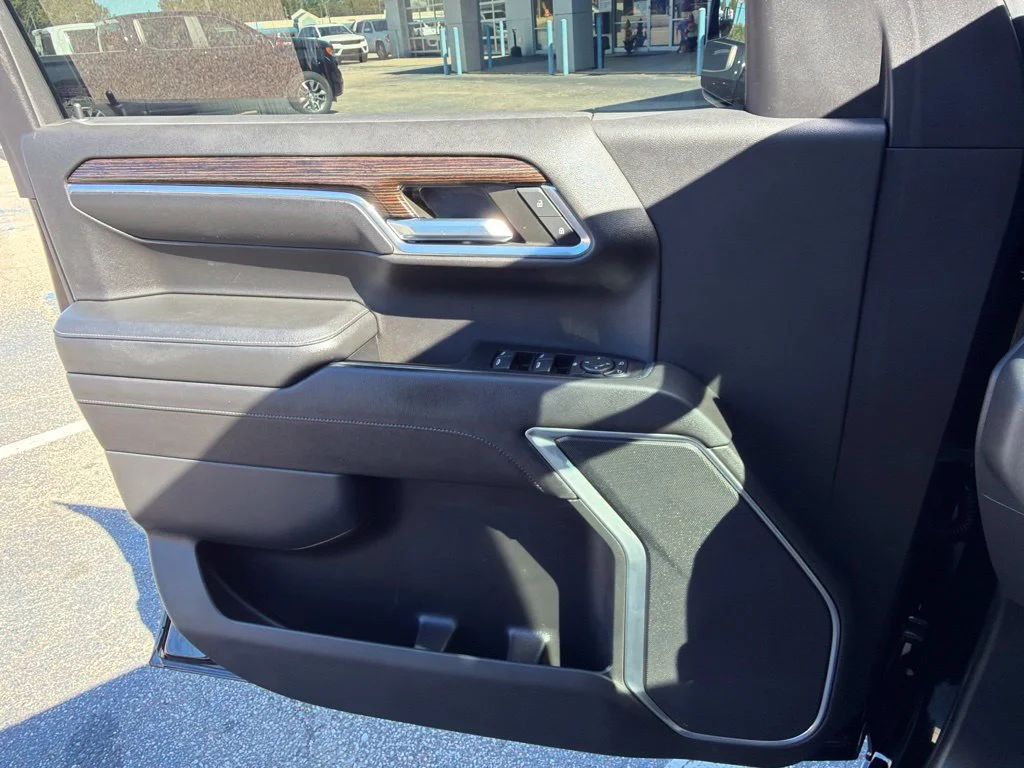 Used 2022 ONYX BLACK GMC SLE image 23