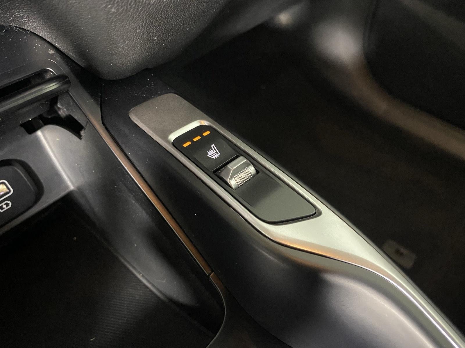 Used 2021 Sparkling Silver Kia S image 2