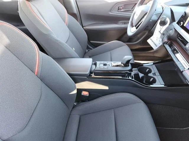 New 2026 Wind Chill Pearl <sup>1</sup> Toyota  SE image 9