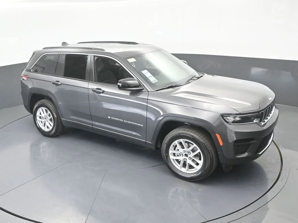New 2026 Baltic Gray Metallic Clearcoat Jeep Laredo X image 51