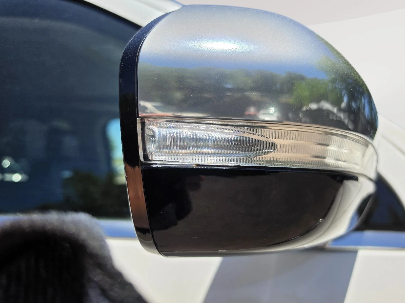 Used 2019 White Platinum Metallic Tri-Coat Ford Platinum image 18