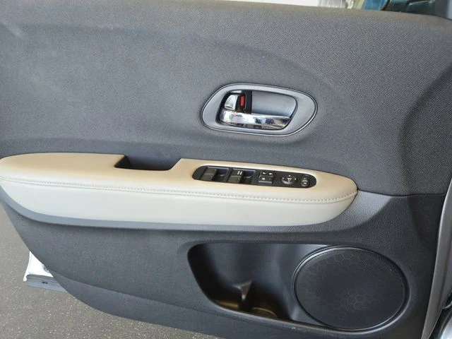 Used 2019 Silver Honda LX image 28
