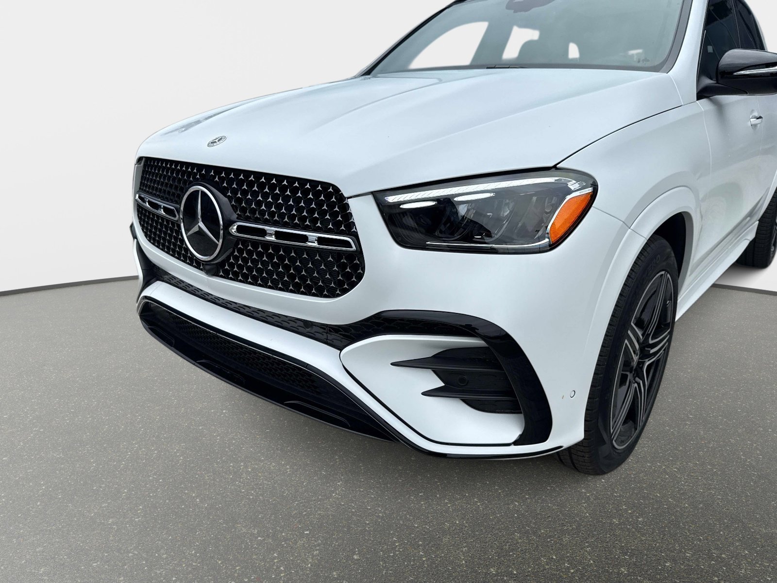 New 2026 Moonlight White Mercedes-Benz 350 4MATIC® SUV image 9
