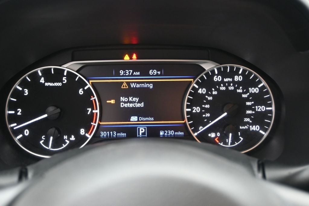 Used 2022 White Nissan 2.5 SR image 19