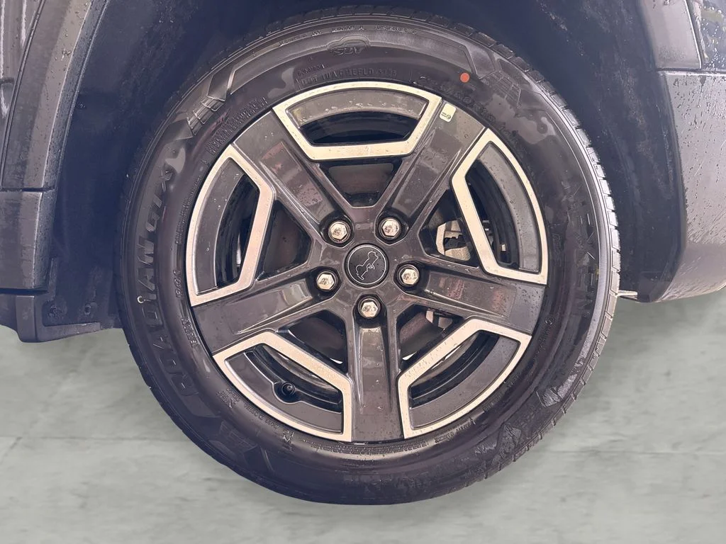 New 2026 Diamond Black Crystal Pearlcoat Jeep Limited image 22