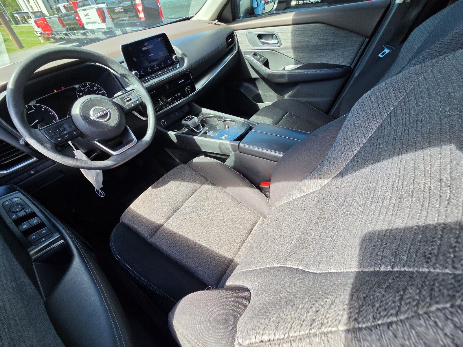 Used 2022 Grey Nissan SV image 8