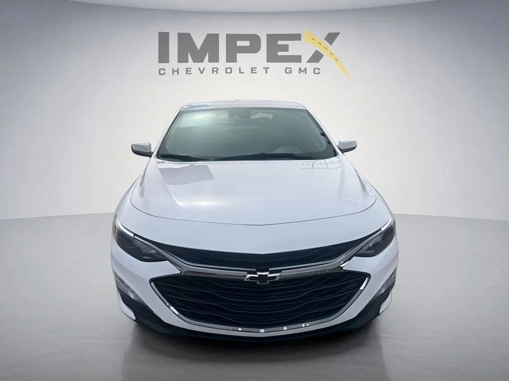 Used 2024 Summit White Chevrolet 1LT image 8